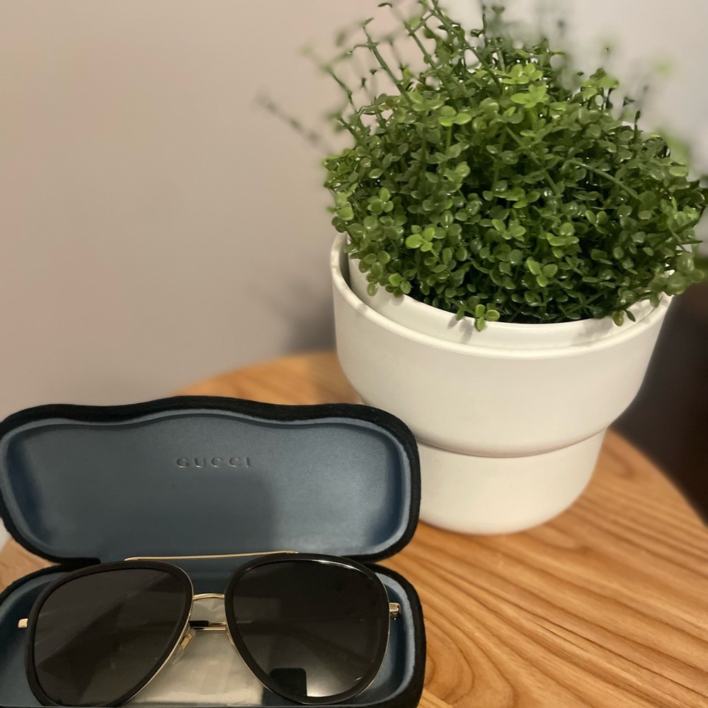 Selling Gucci Aviator Sunglass
